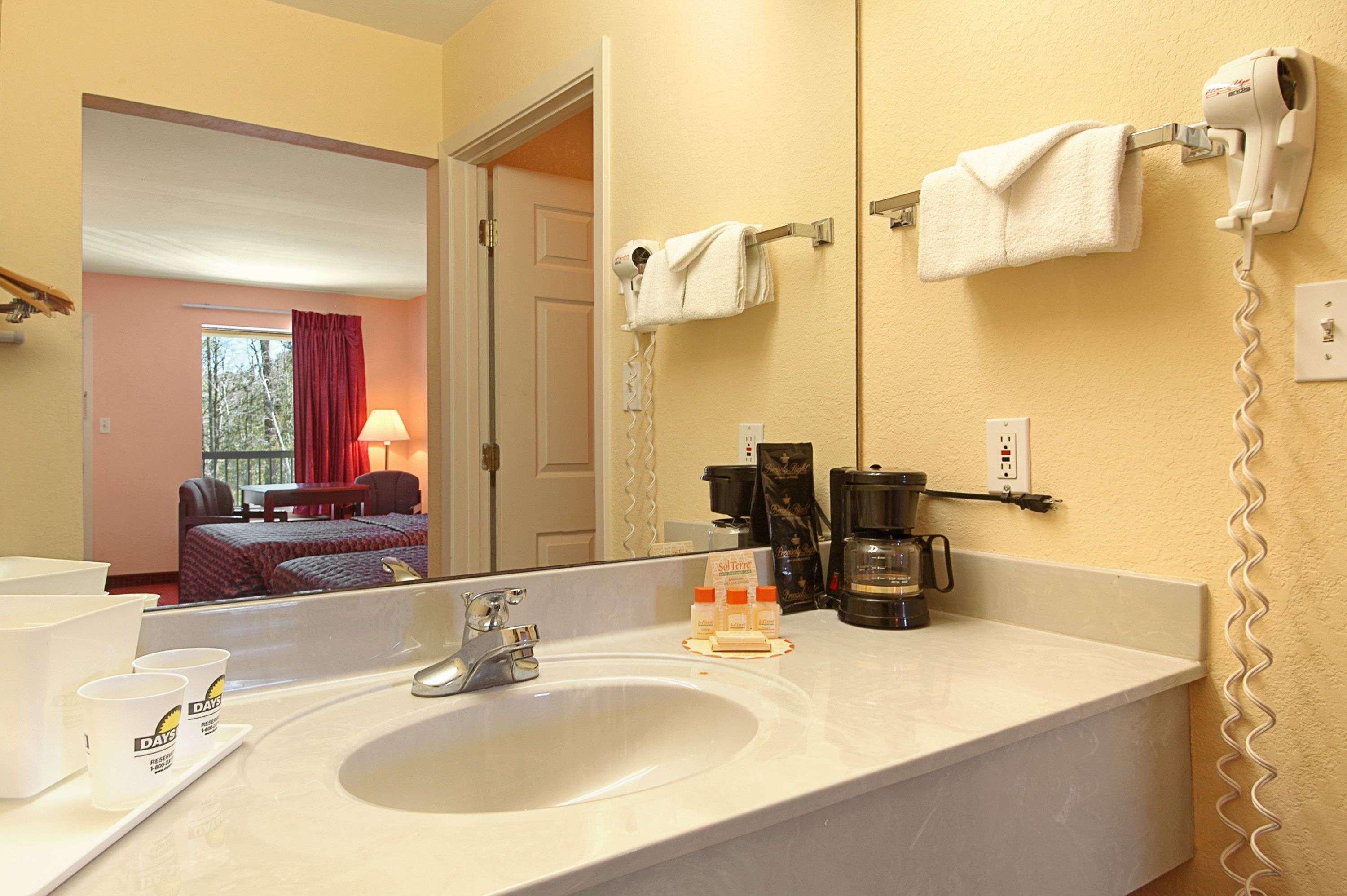Days Inn By Wyndham Ocean Springs Buitenkant foto